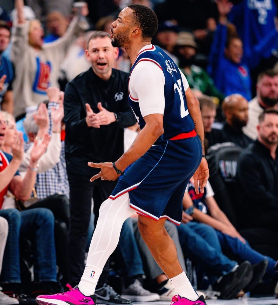 熊猫体育官方网站-包含今晚洛杉矶快船备战英超，更衣室发声细节曝光，管理层满意，心理建设被强调的词条